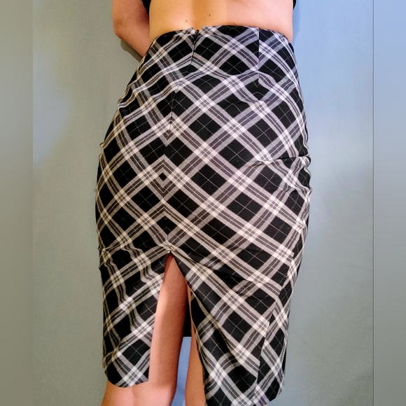 Express Pencil Skirt - Picture 3 of 10